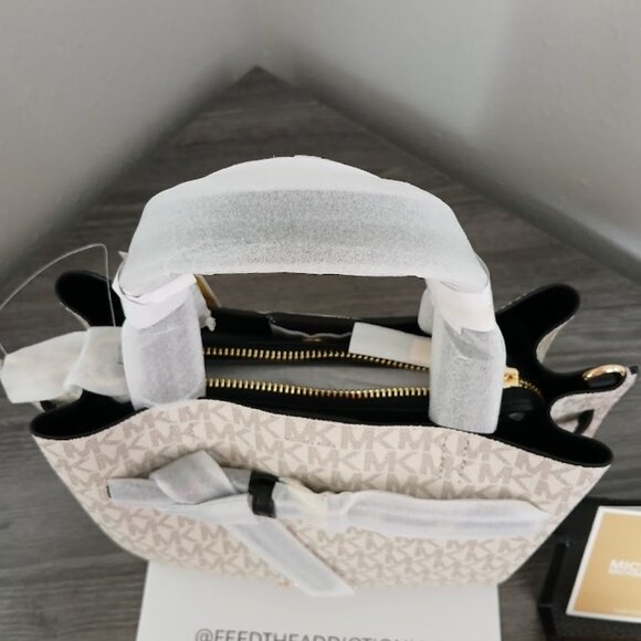 Michael Kors Emilia Small Logo Satchel - Picture 5 of 5